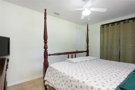6401 26th Way N St Petersburg FL 33702