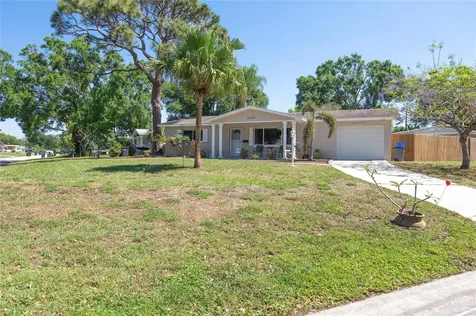 6401 26th Way N St Petersburg FL 33702