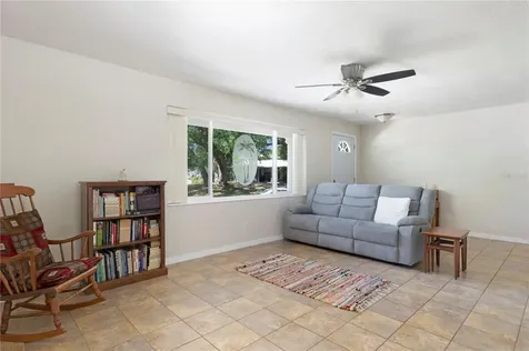 6401 26th Way N St Petersburg FL 33702