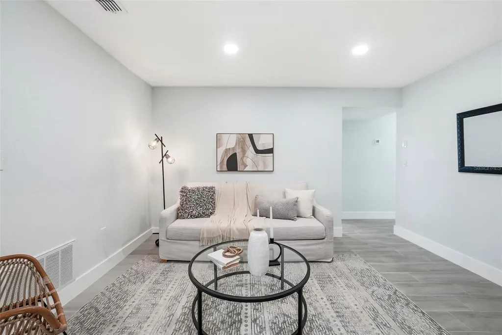 5611 Venetian Boulevard NE St Petersburg FL 33703