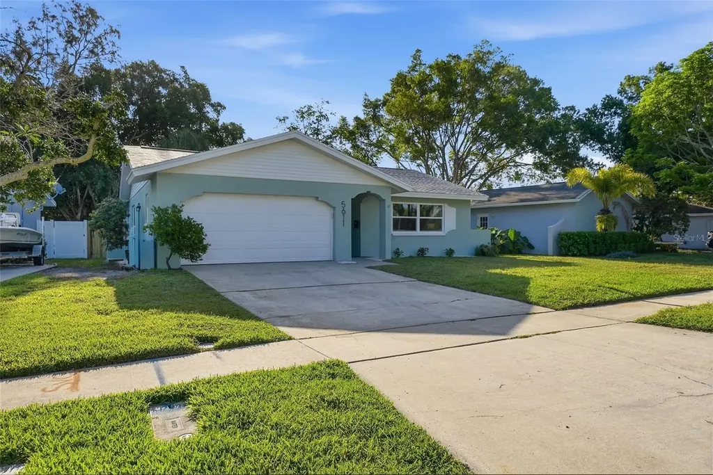 5611 Venetian Boulevard NE St Petersburg FL 33703
