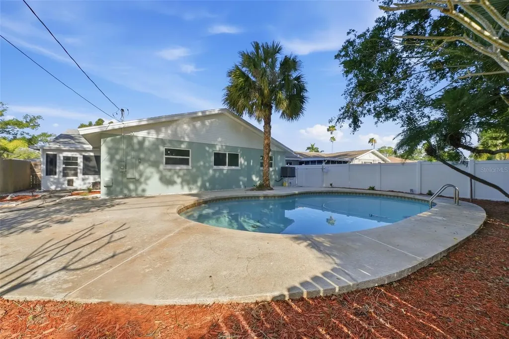 5611 Venetian Boulevard NE St Petersburg FL 33703