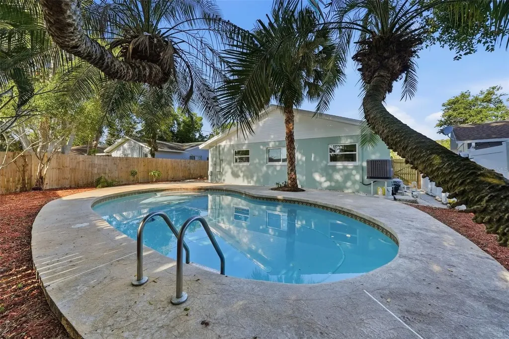 5611 Venetian Boulevard NE St Petersburg FL 33703