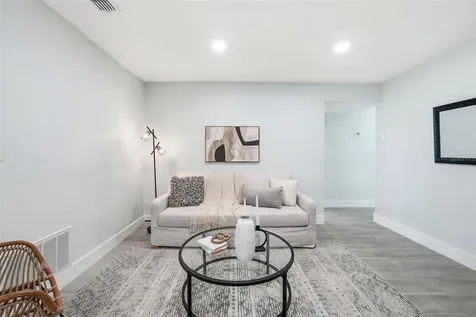 5611 Venetian Boulevard NE St Petersburg FL 33703