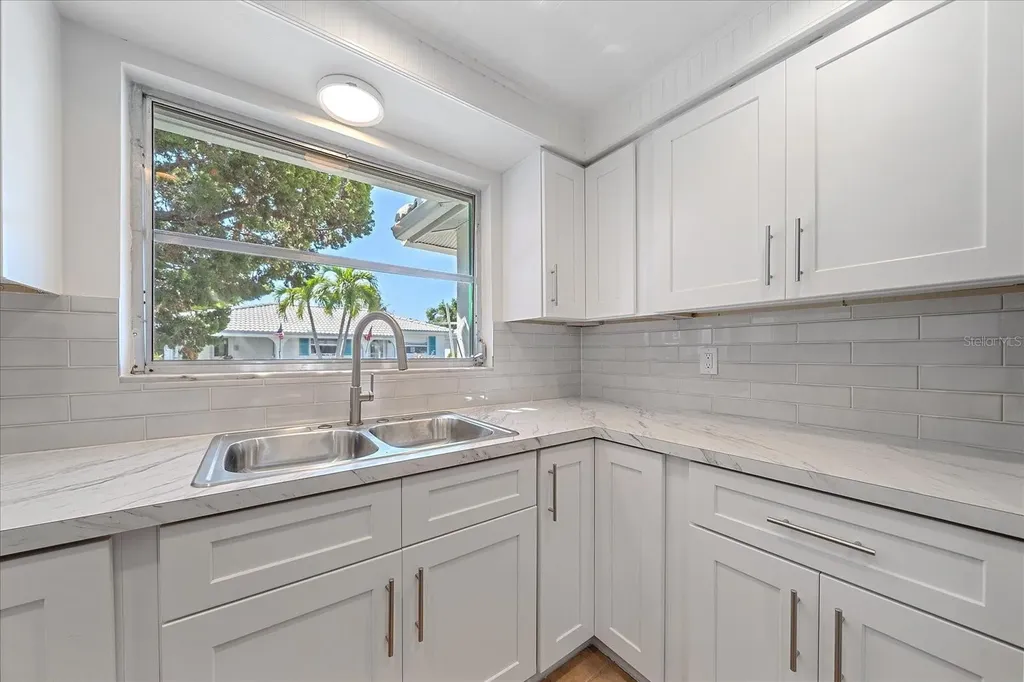 597 Spanish Drive N Longboat Key FL 34228