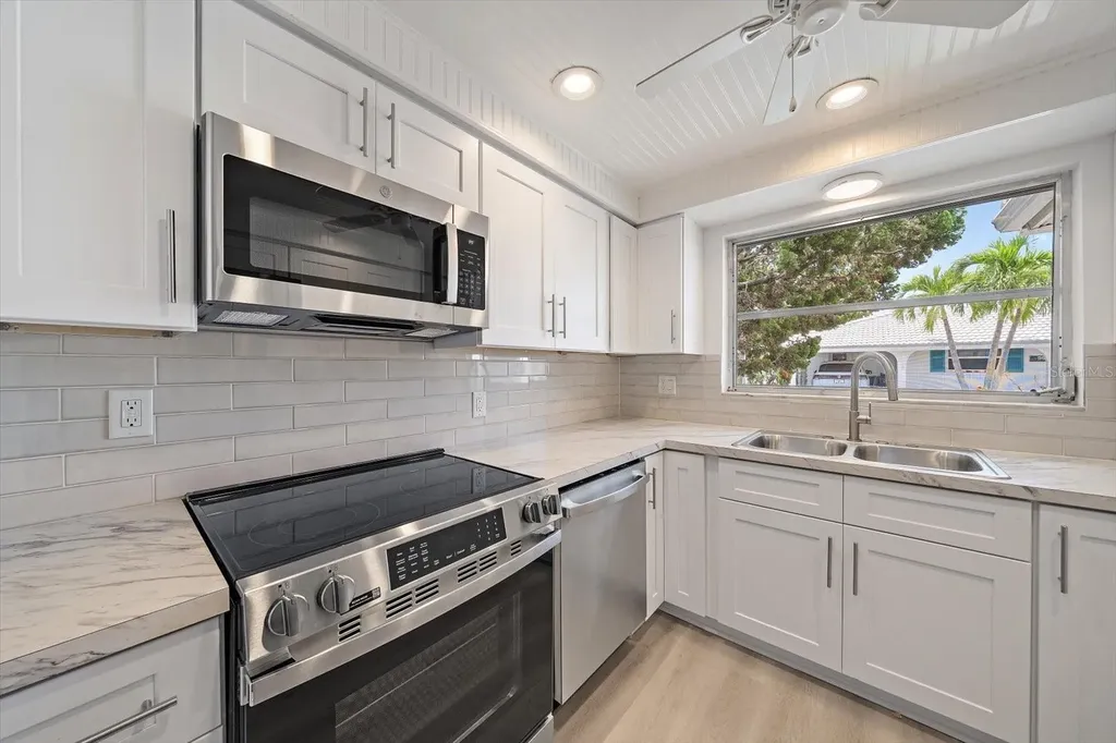 597 Spanish Drive N Longboat Key FL 34228