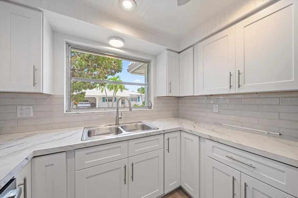 597 Spanish Drive N Longboat Key FL 34228