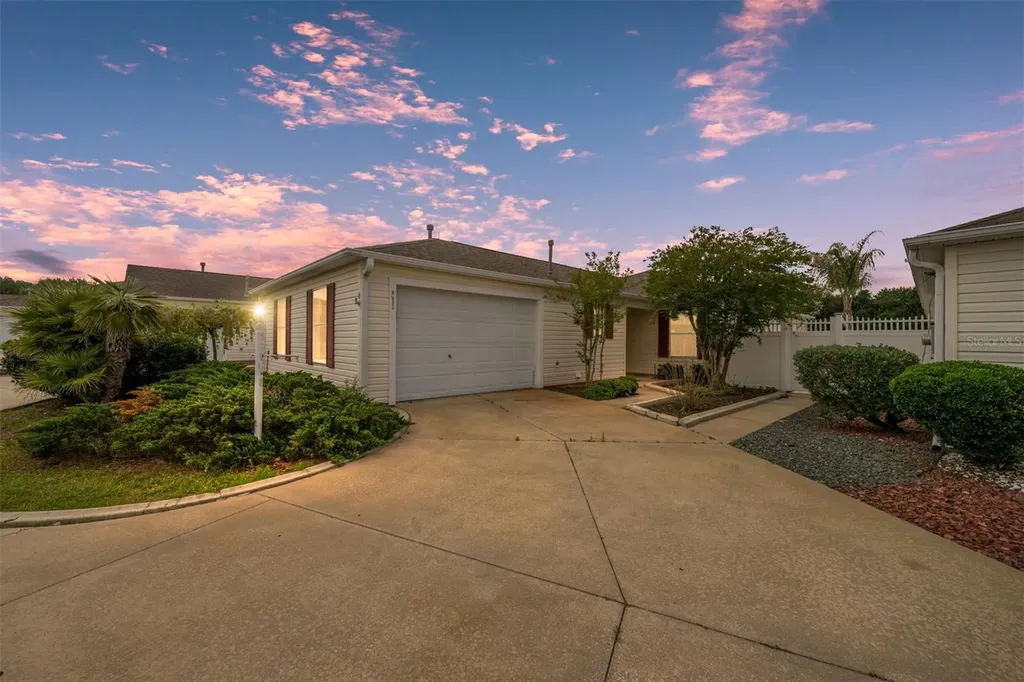 8932 SE 168th Sedgwick Place The Villages FL 32162