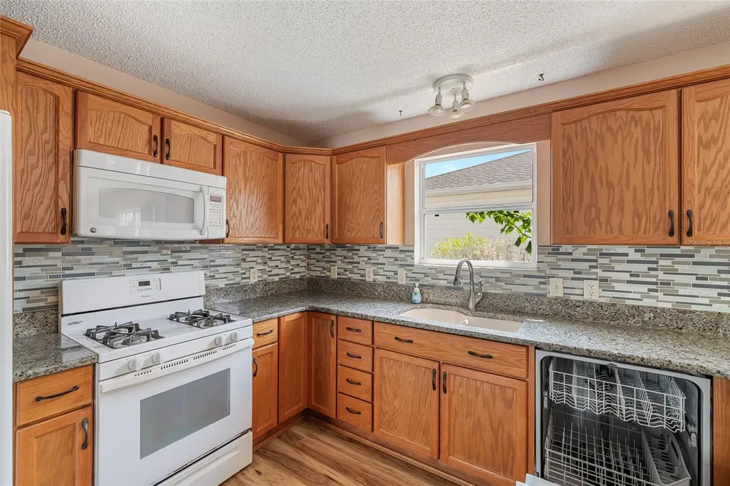 8932 SE 168th Sedgwick Place The Villages FL 32162