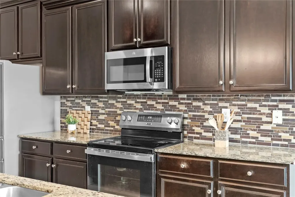 2837 Maple Brook Loop Lutz FL 33558