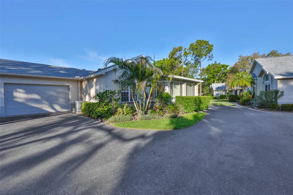 1115 Golfview Woods Drive Sun City Center FL 33573