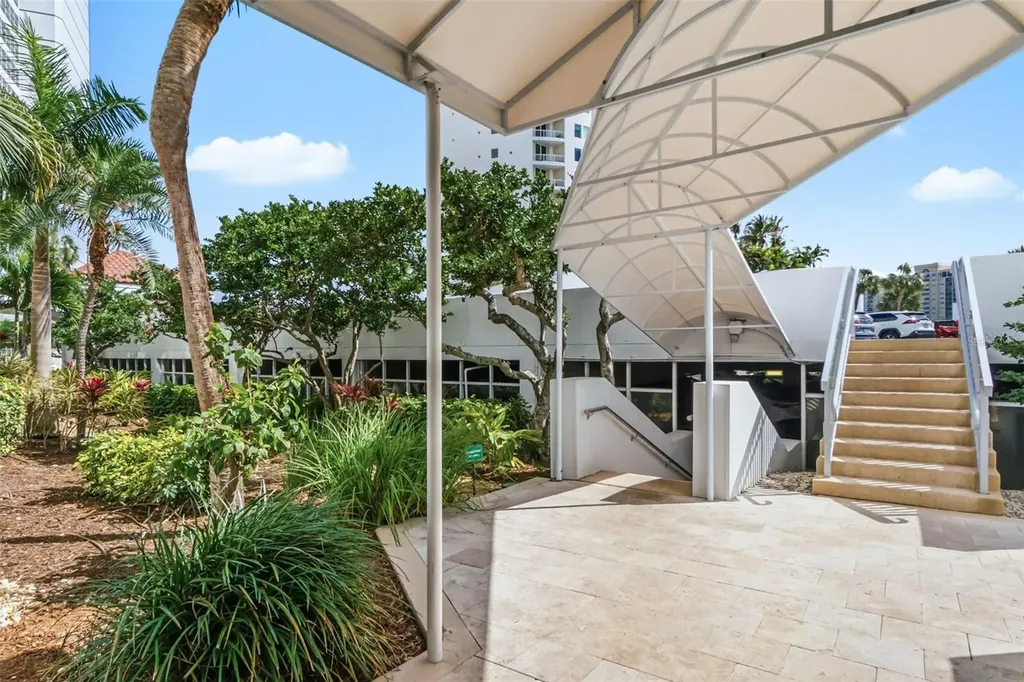 988 Blvd Of The Arts Sarasota FL 34236
