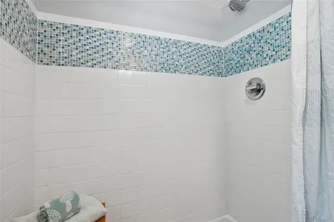 5211 Glenwood Avenue Jacksonville FL 32205