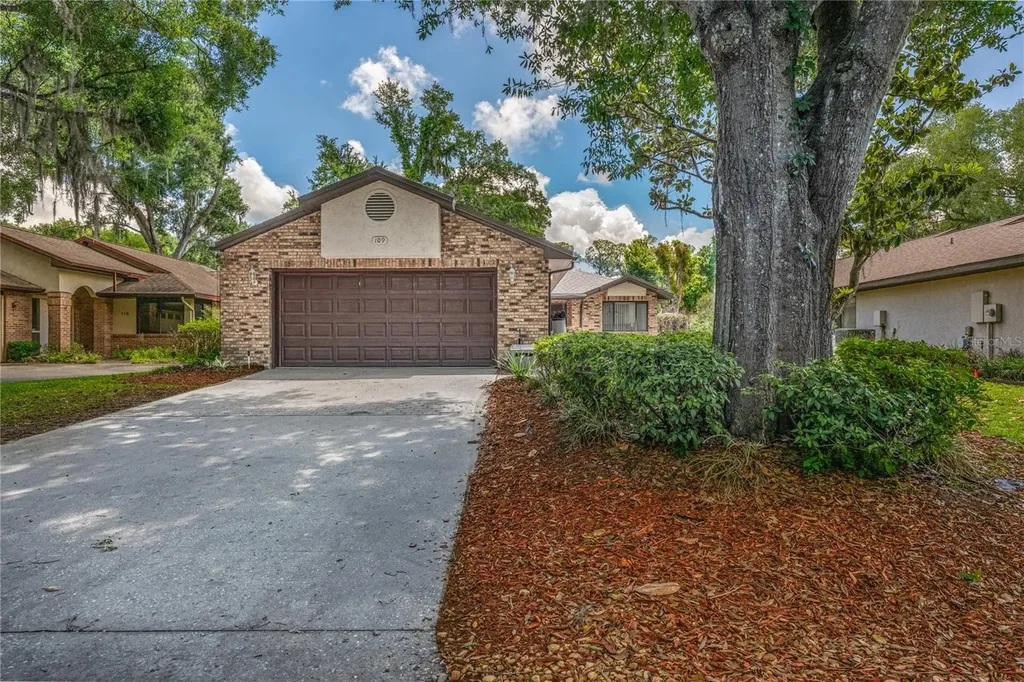 109 Waterwood Drive Yalaha FL 34797