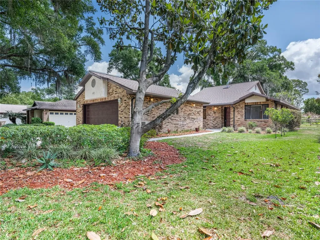 109 Waterwood Drive Yalaha FL 34797