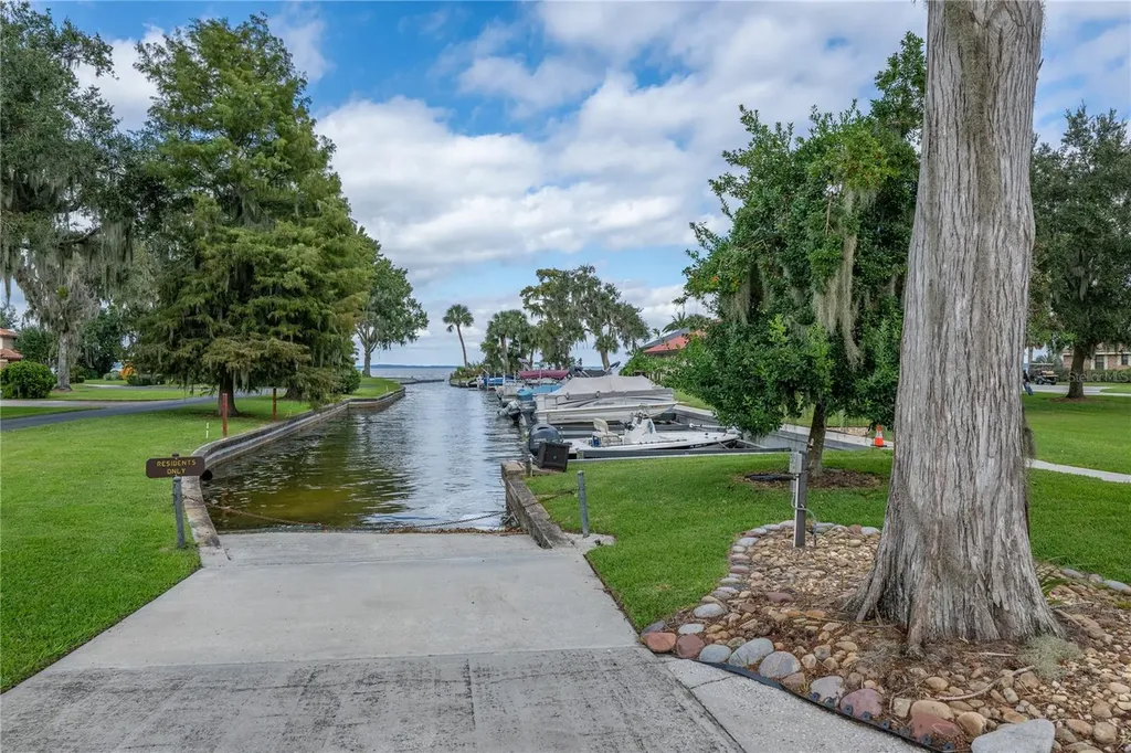 109 Waterwood Drive Yalaha FL 34797