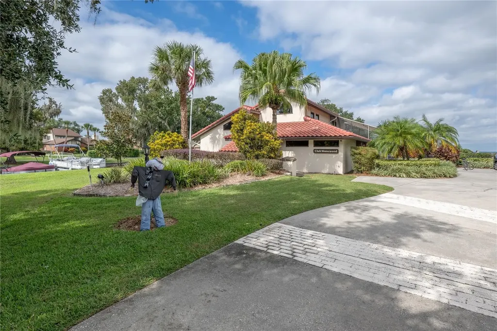 109 Waterwood Drive Yalaha FL 34797
