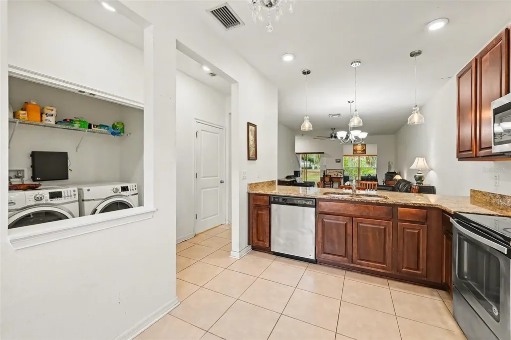 1112 Hillhurst Drive Wesley Chapel FL 33543