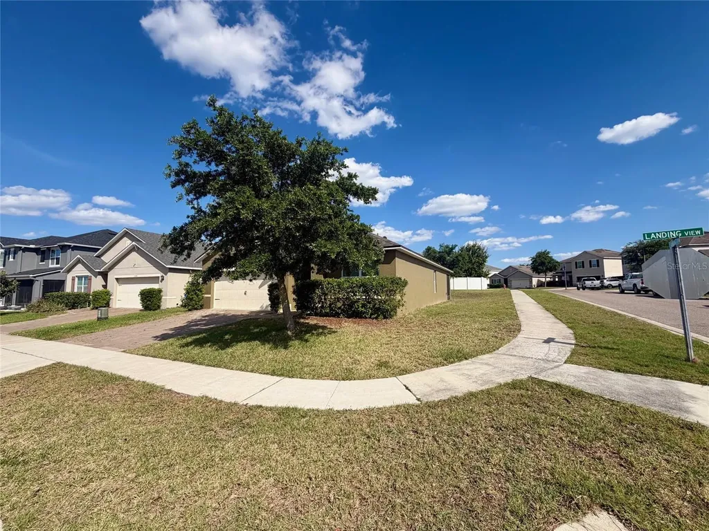 3342 Landing View Tavares FL 32778