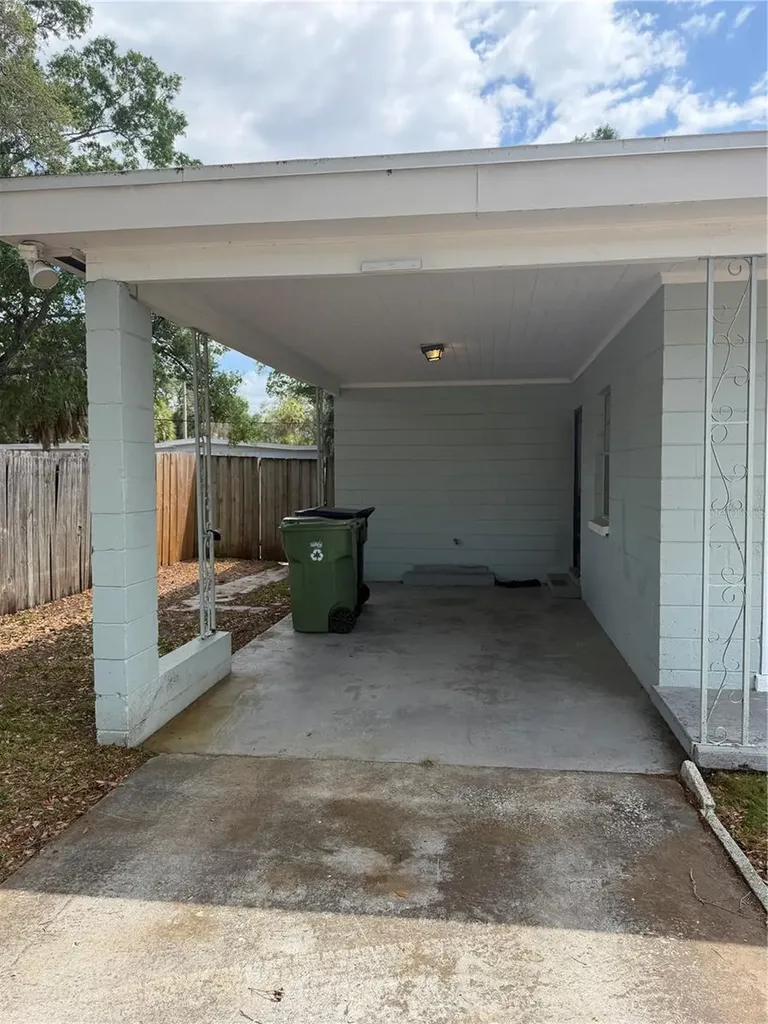 3522 W Paul Avenue Tampa FL 33611