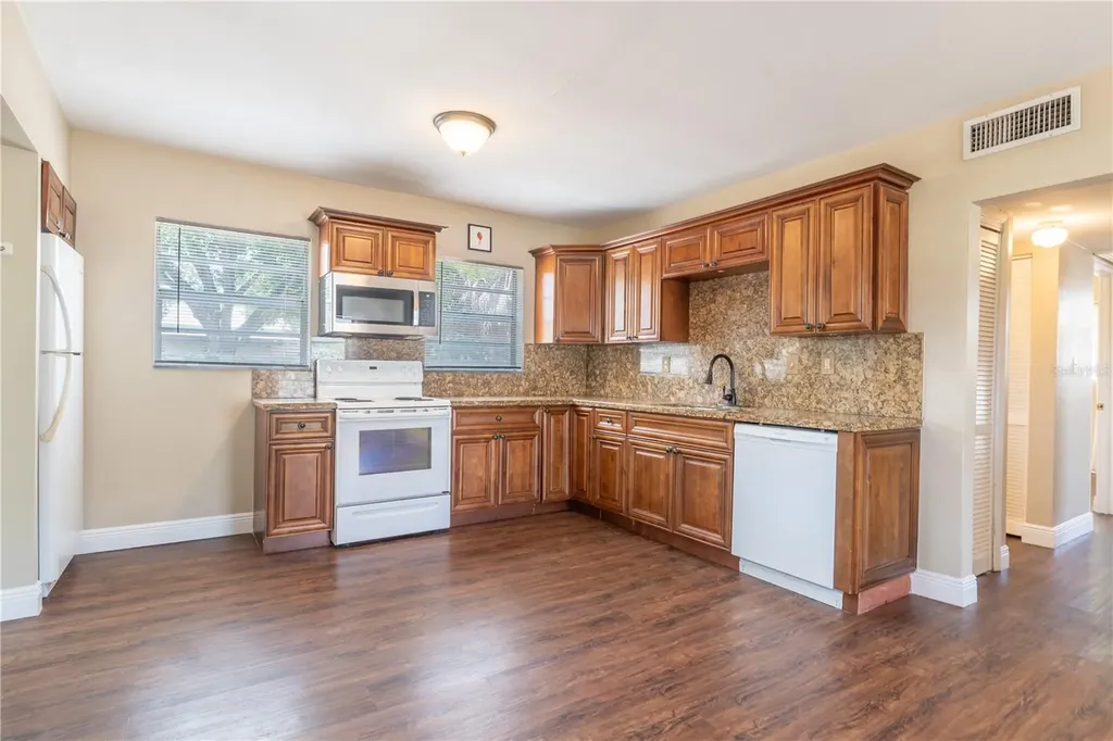 3522 W Paul Avenue Tampa FL 33611