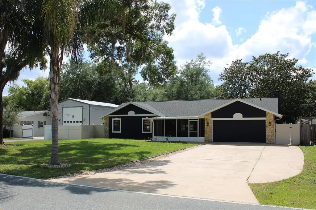 27627 Lois Drive Tavares FL 32778