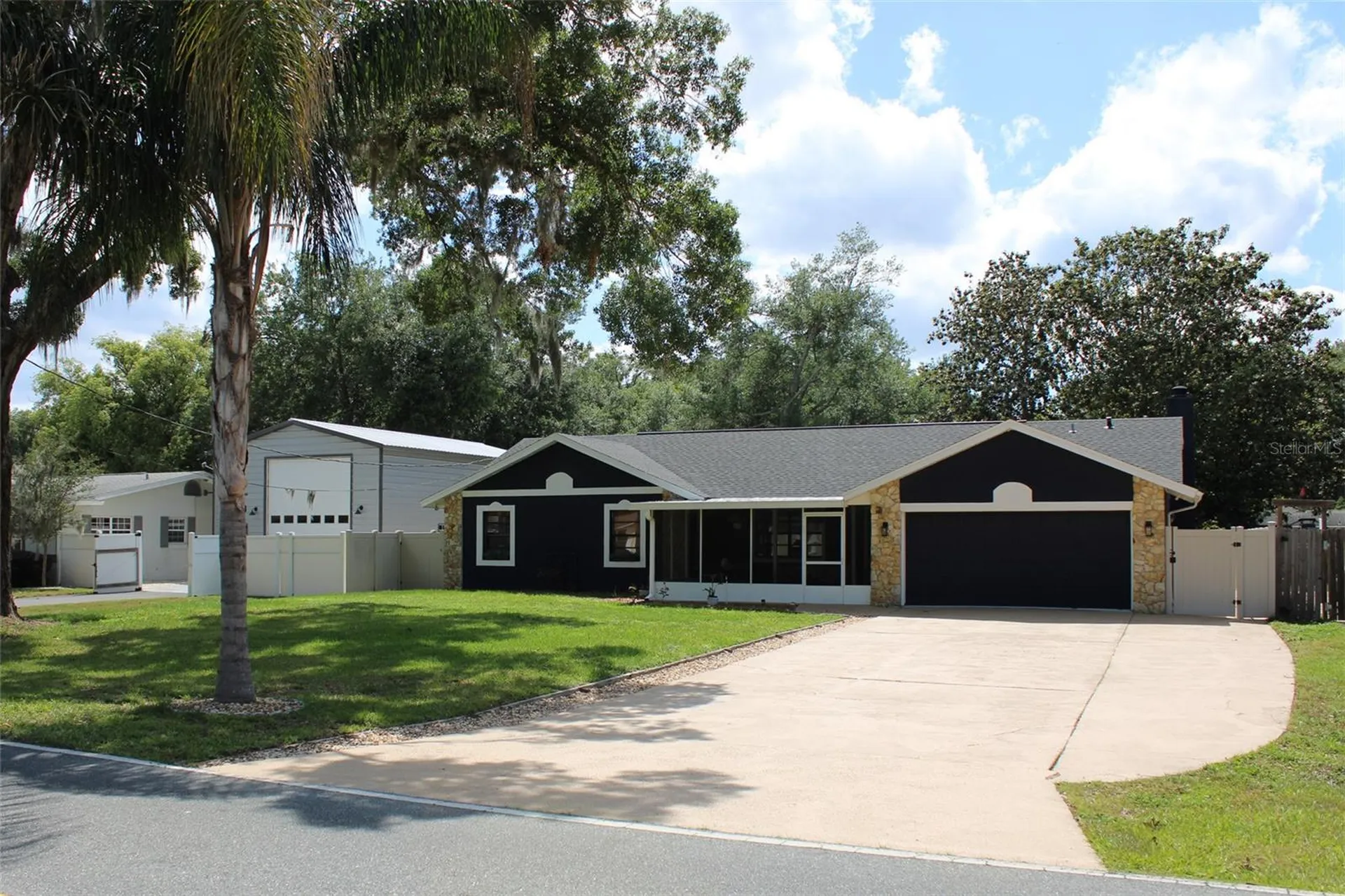 27627 Lois Drive Tavares FL 32778