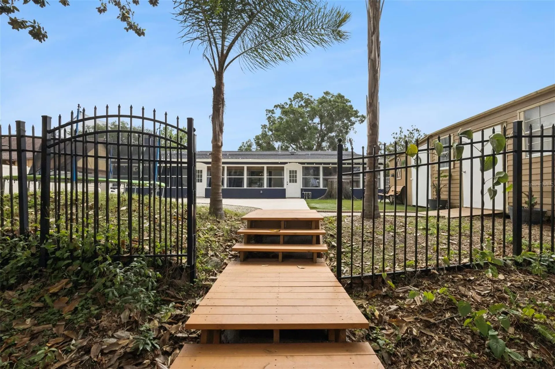 27627 Lois Drive Tavares FL 32778