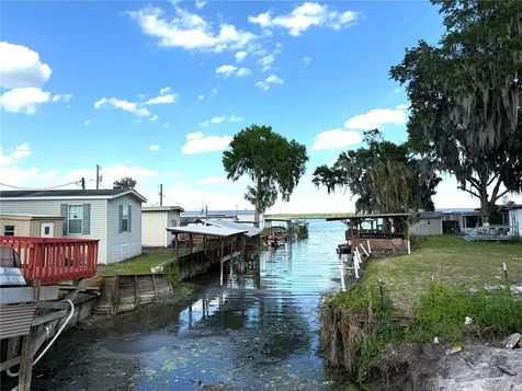 748 Cr 477a Lake Panasoffkee FL 33538