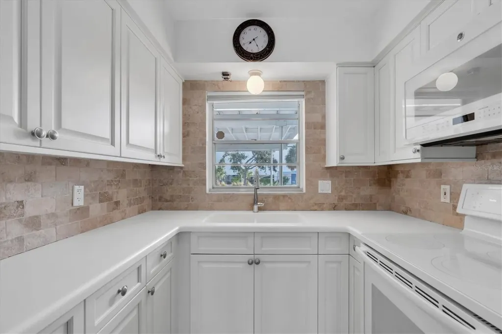 3717 46th Avenue S St Petersburg FL 33711