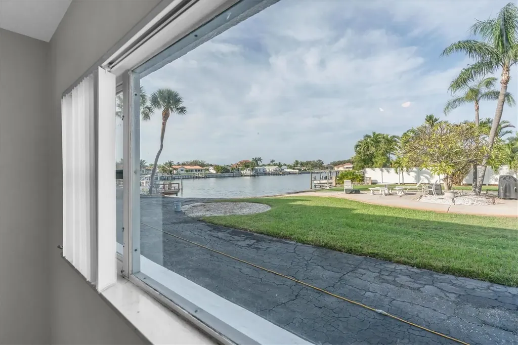 3717 46th Avenue S St Petersburg FL 33711