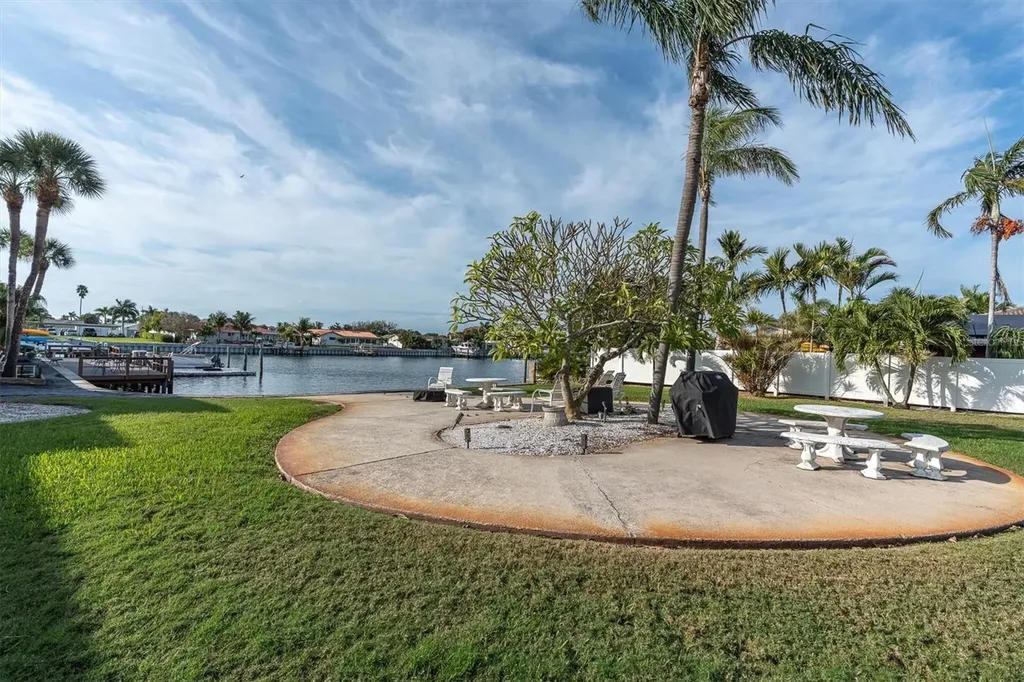 3717 46th Avenue S St Petersburg FL 33711
