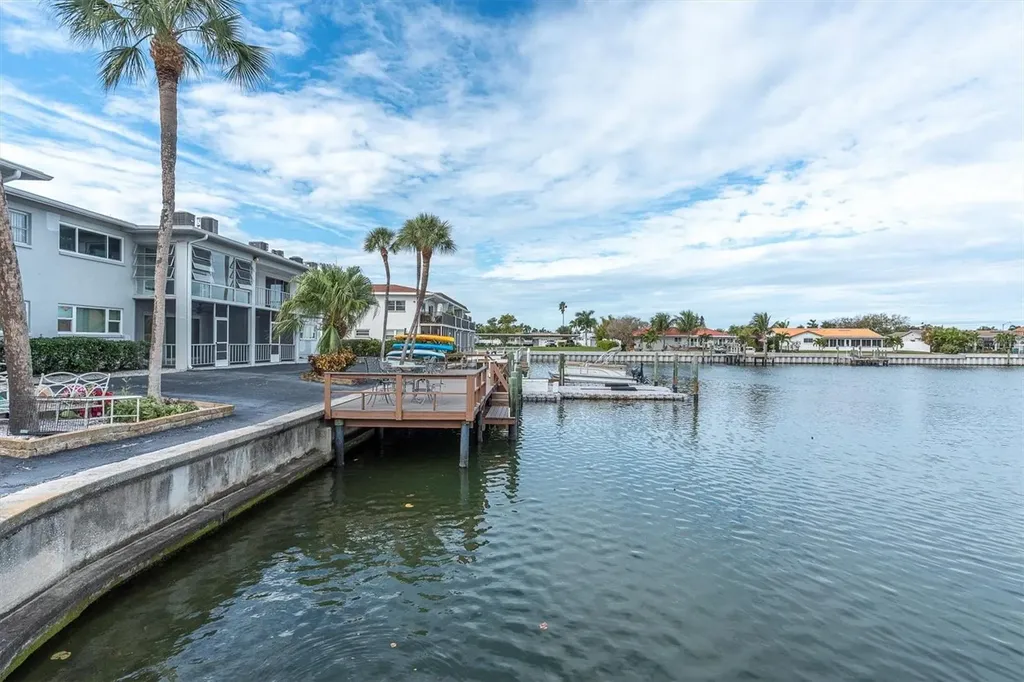 3717 46th Avenue S St Petersburg FL 33711