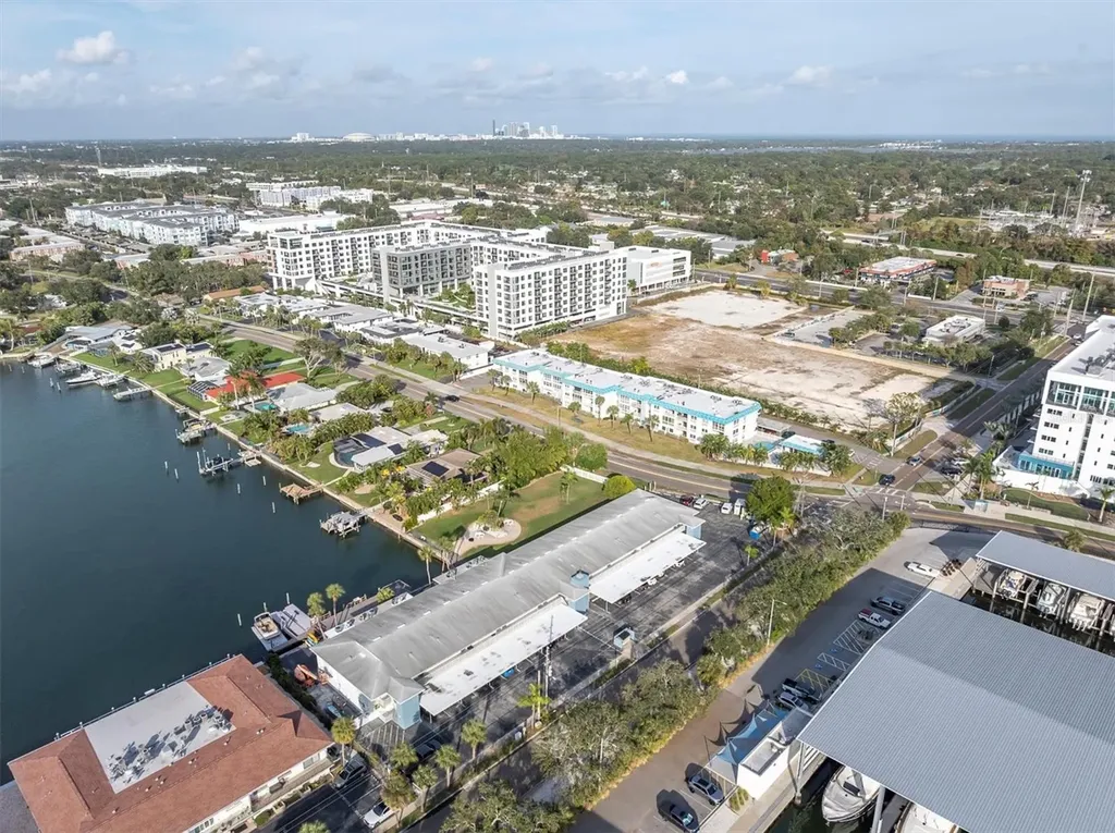 3717 46th Avenue S St Petersburg FL 33711