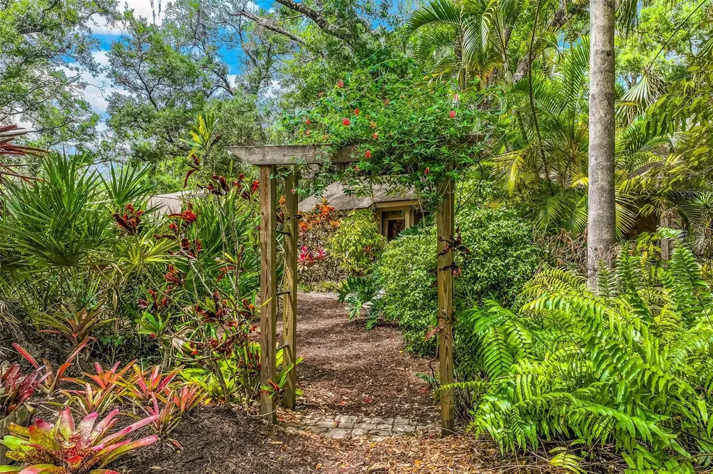 4295 Woodview Drive Sarasota FL 34232