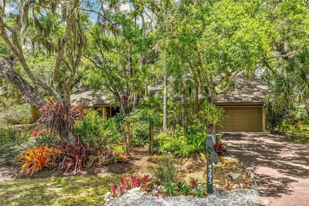 4295 Woodview Drive Sarasota FL 34232