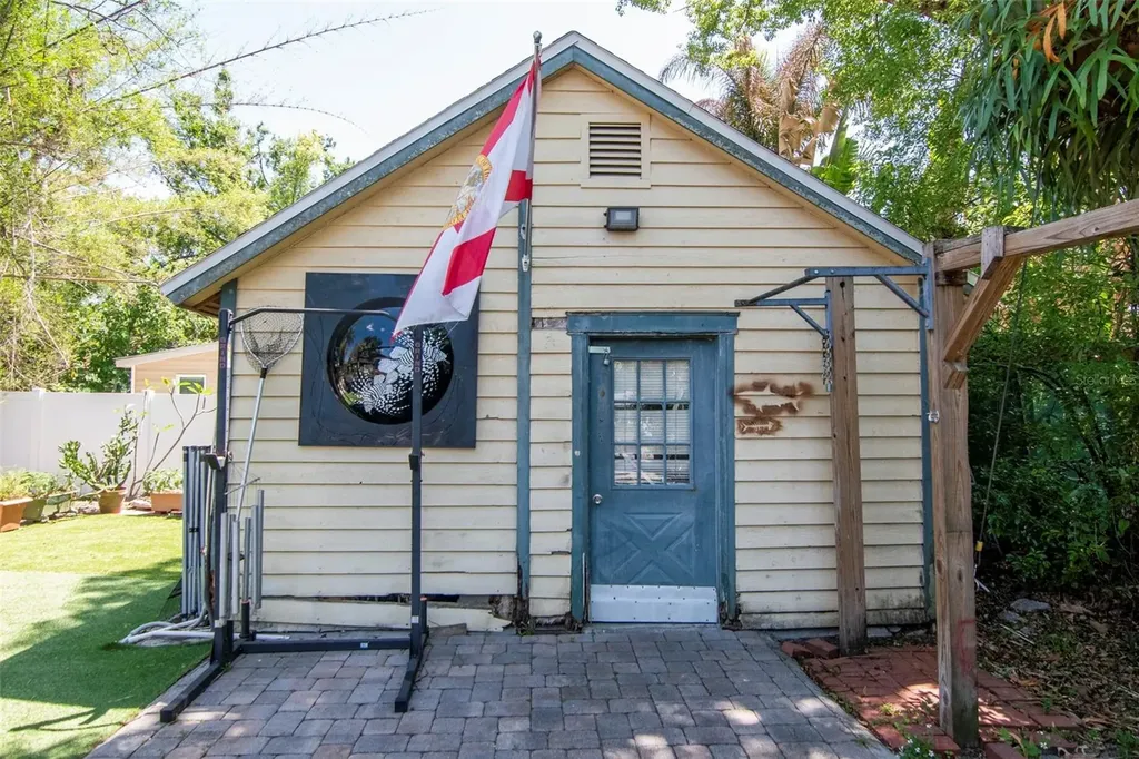220 W Fern Street Tampa FL 33604