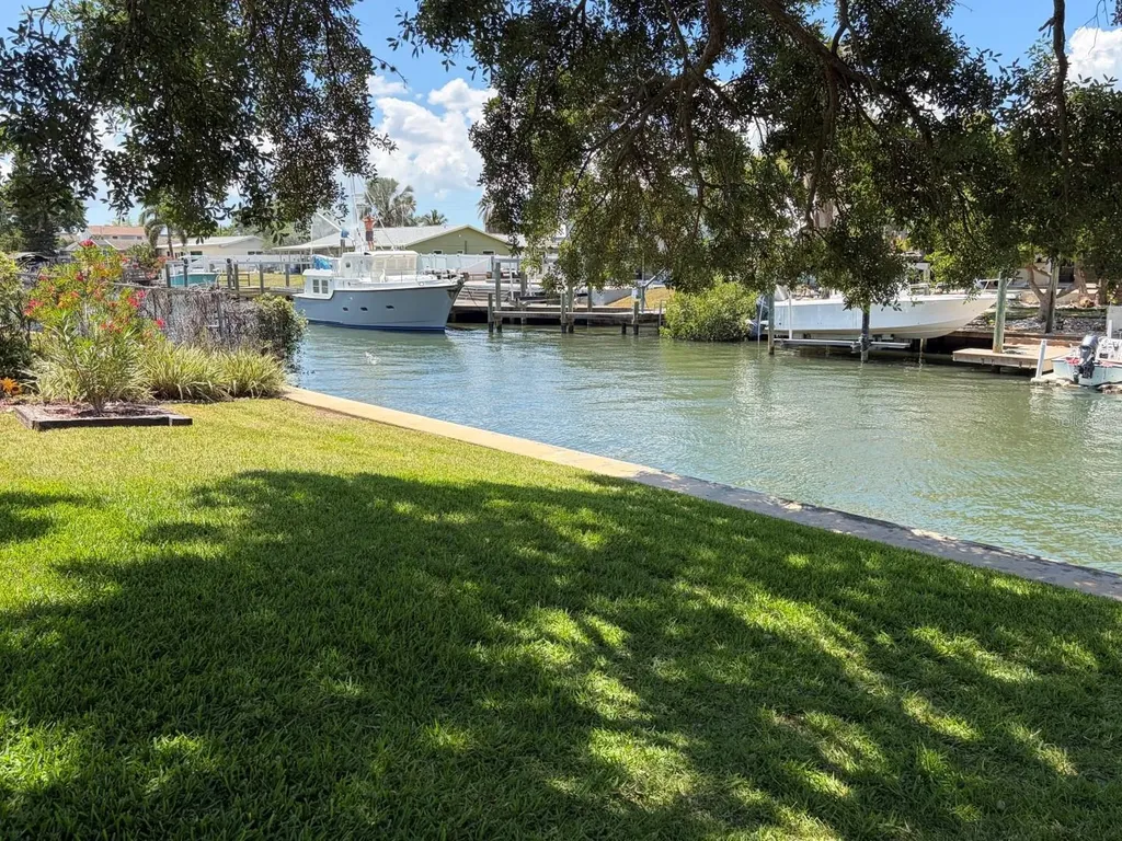 8728 Cobblestone Drive Tampa FL 33615