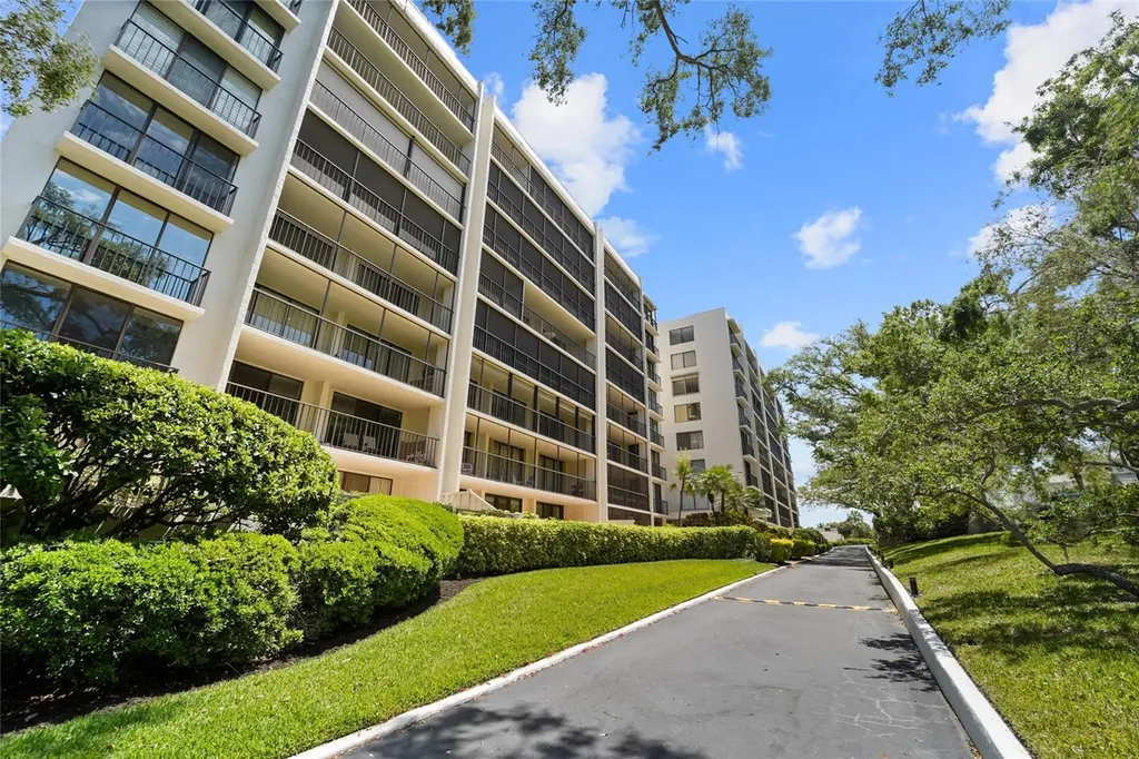 220 Belleview Boulevard Belleair FL 33756