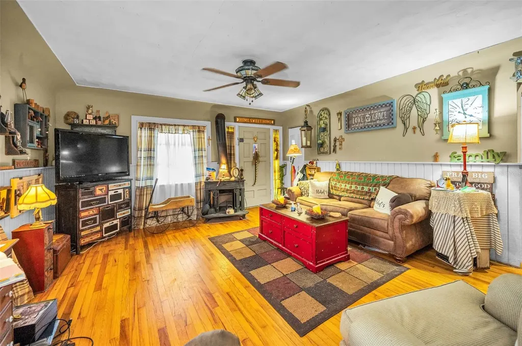 2876 30th Avenue N St Petersburg FL 33713