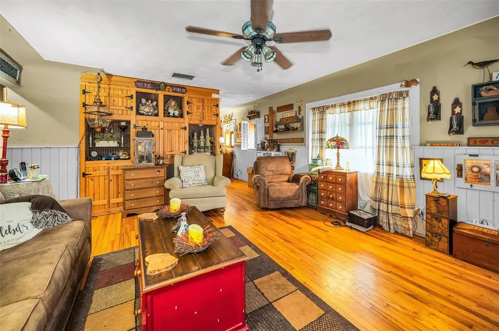 2876 30th Avenue N St Petersburg FL 33713