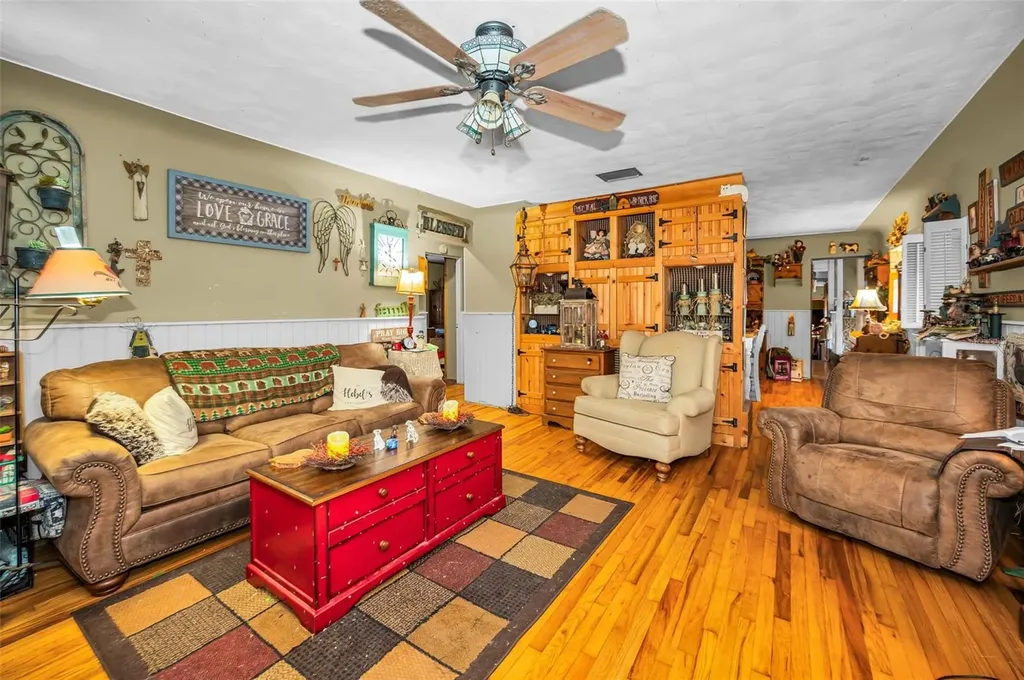 2876 30th Avenue N St Petersburg FL 33713