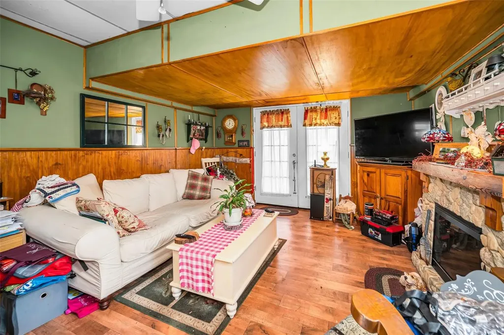 2876 30th Avenue N St Petersburg FL 33713