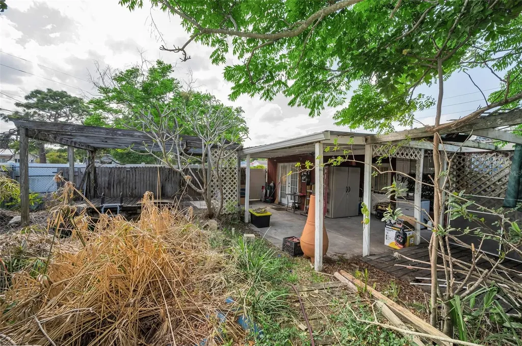 2876 30th Avenue N St Petersburg FL 33713