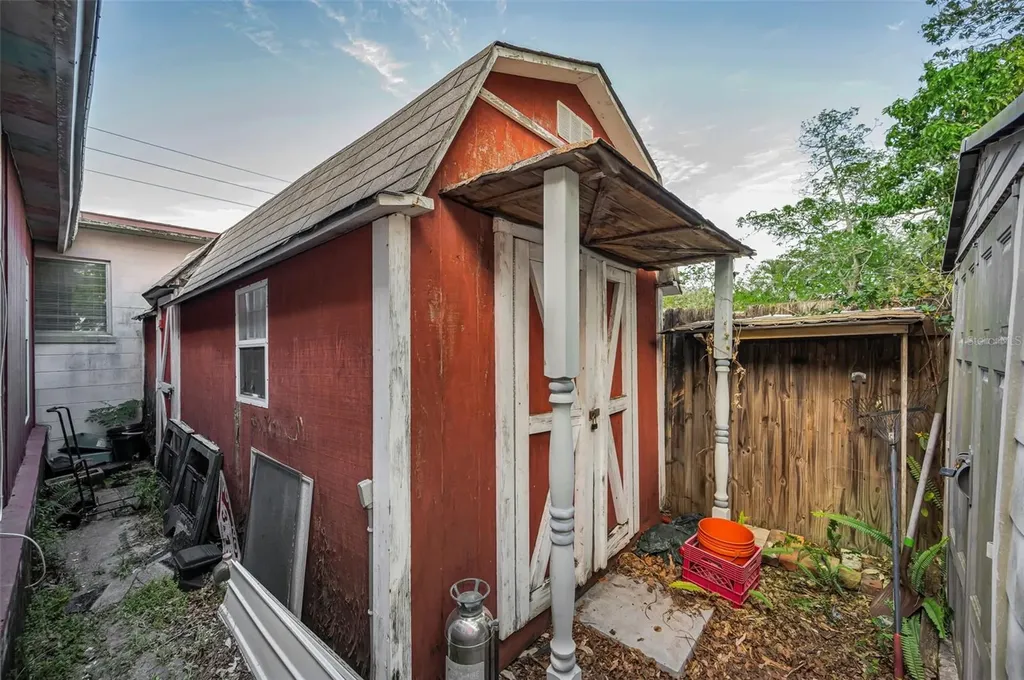 2876 30th Avenue N St Petersburg FL 33713