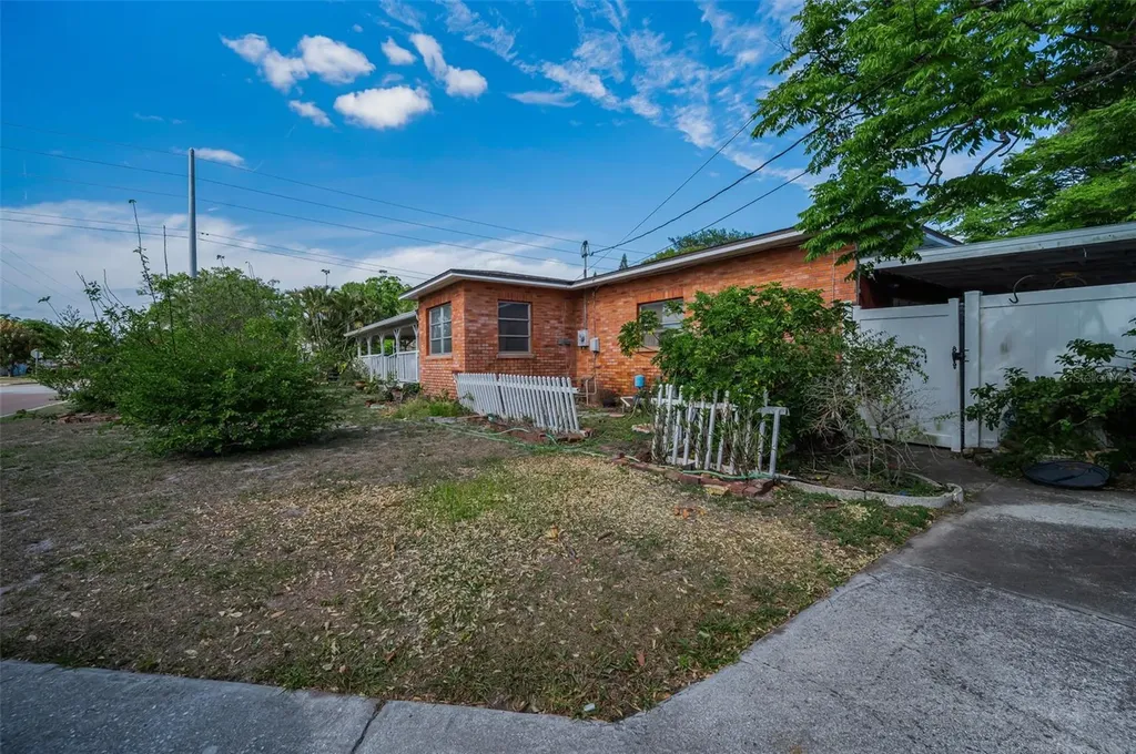 2876 30th Avenue N St Petersburg FL 33713