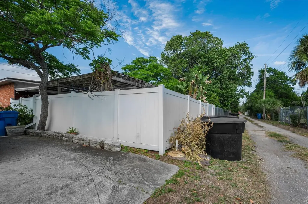 2876 30th Avenue N St Petersburg FL 33713