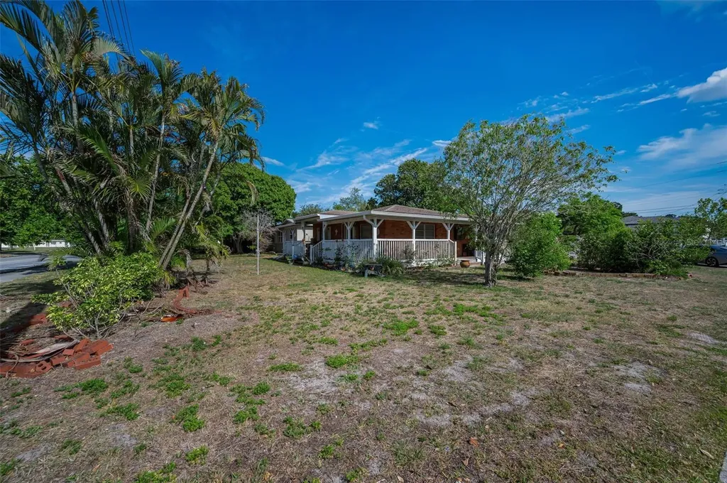 2876 30th Avenue N St Petersburg FL 33713