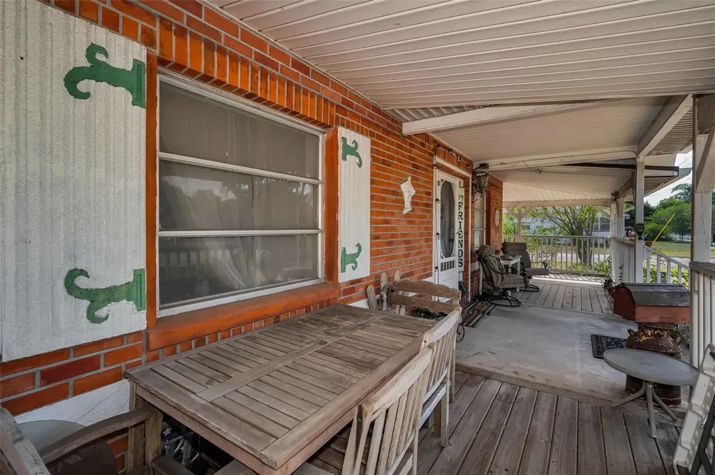 2876 30th Avenue N St Petersburg FL 33713