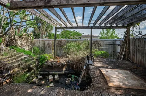 2876 30th Avenue N St Petersburg FL 33713